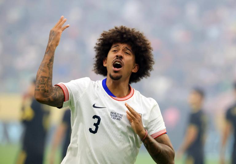 Soccer: Concacaf Gold Cup-Final-Mexico at USA Jul 6, 2025 Houston, Texas, USA United States defender Chris Richards 3 celebrates after scoring a goal against the Mexico during the 2025 Gold Cup Final at NRG Stadium. Houston NRG Stadium Texas USA, EDITORIAL USE ONLY PUBLICATIONxINxGERxSUIxAUTxONLY Copyright: xMarkxJ.xRebilasx 20250706_jel_su5_041